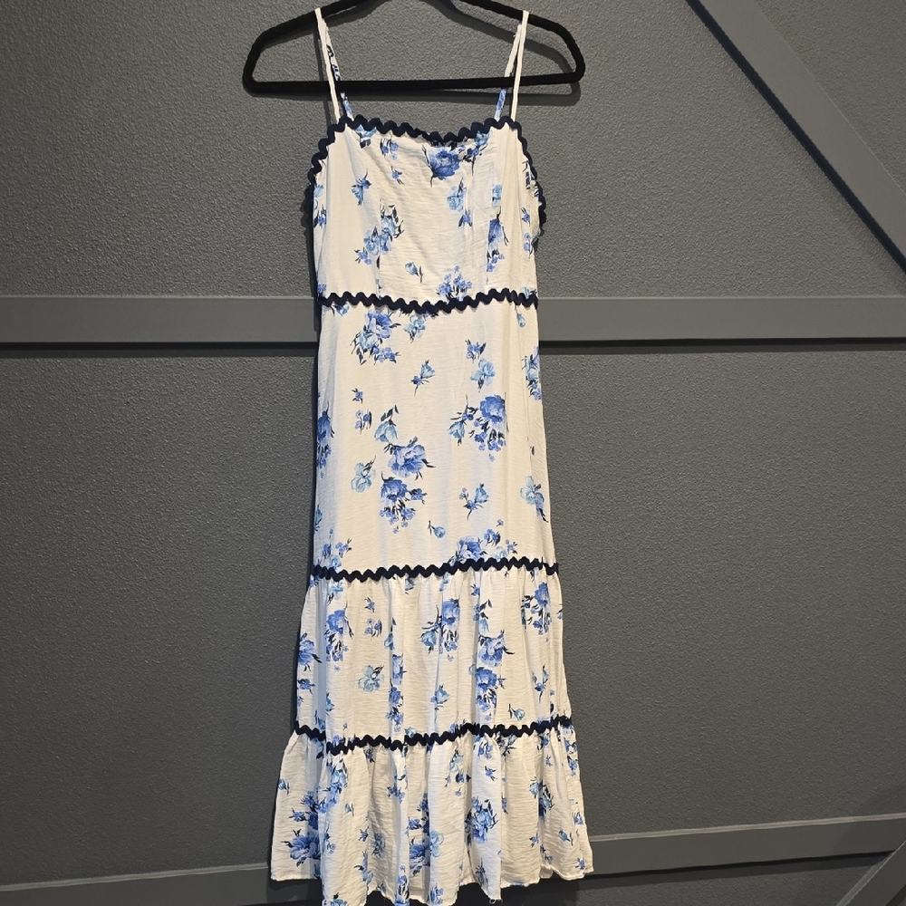 Francesca's Collections Floral Dress Navy and White Scallop Detail